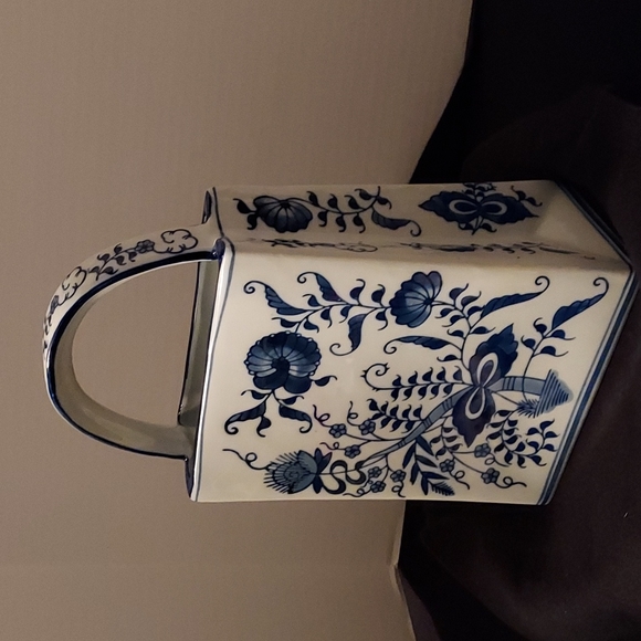 Seymour Mann Other - Fine Porcelain Handbag / Flower Display Exclusively for Seymore MANN